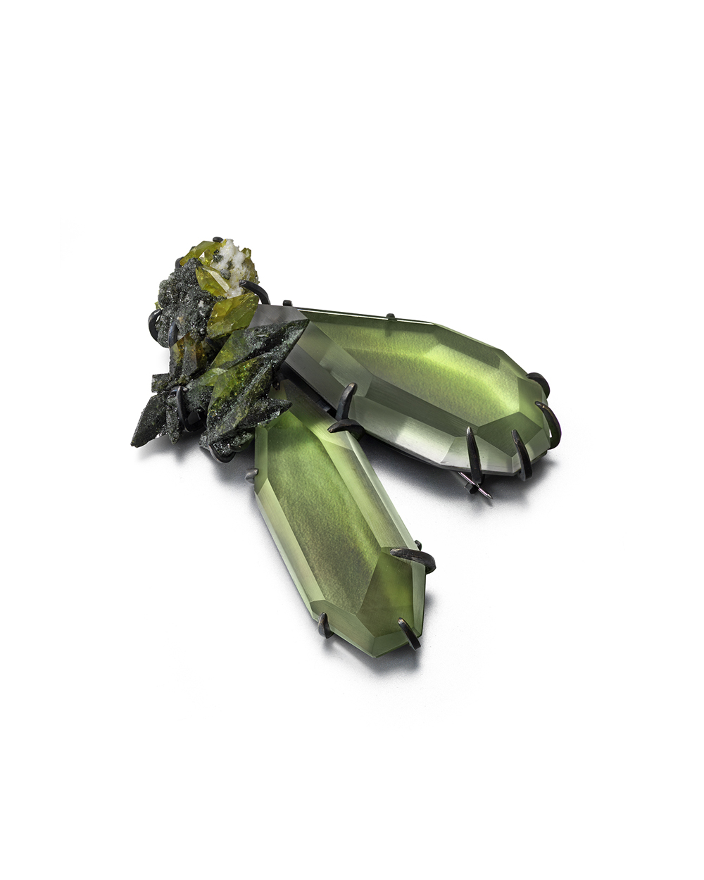Donna-Brennan_Hortus-Conclusus-Brooch-2018_-Image-Richard-Valencia-1-72dpi DB - présentation